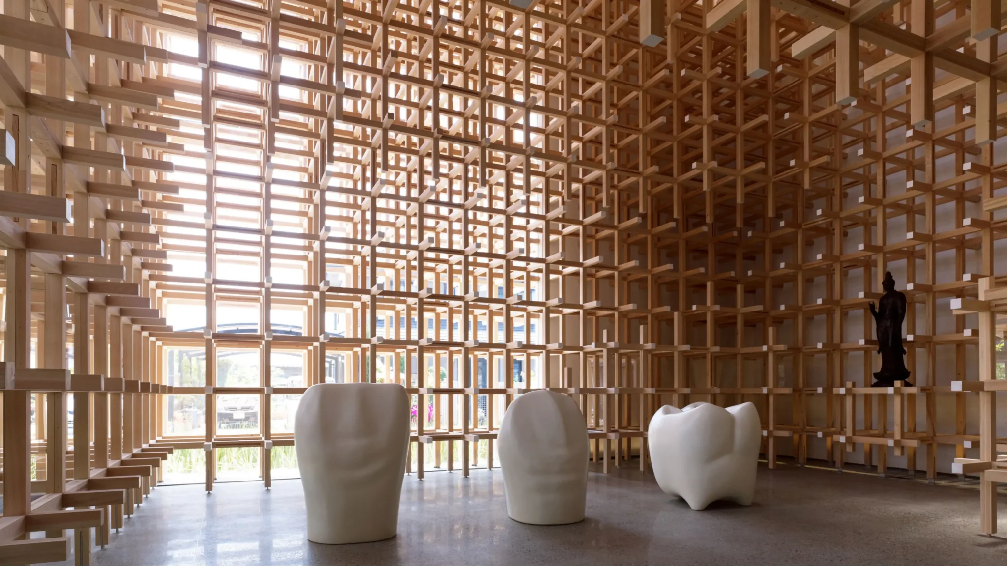 \ Kengo Kuma : maître de l&rsquo;architecture sensorielle